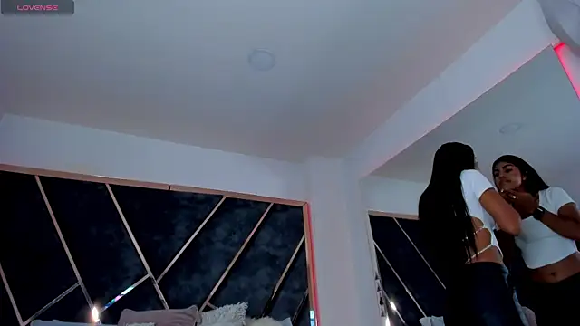 SusanaHenao online show from 11-18-25, 07:06