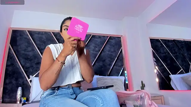 SusanaHenao online show from 04-17-26, 05:27