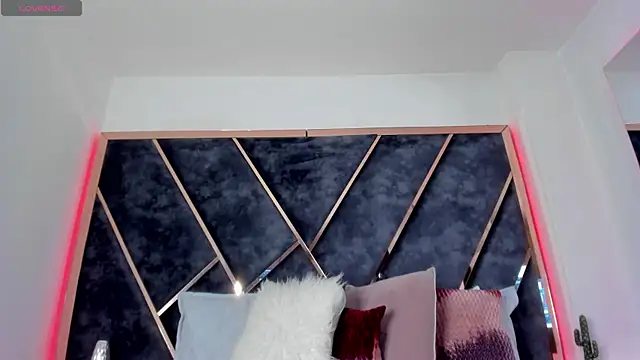 Snapshot of SusanaHenao chatting on 10-11-25, 03:24 SusanaHenao online show from 10-11-25, 03:24