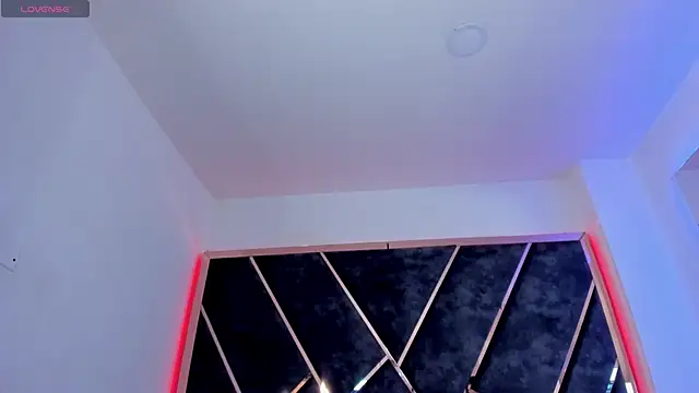 SusanaHenao online show from 10-28-25, 05:56