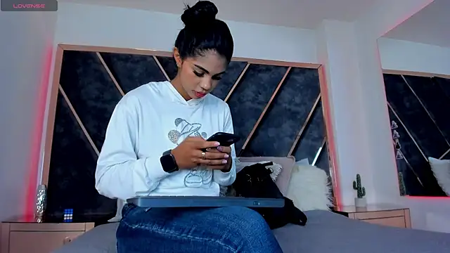 SusanaHenao online show from 11-24-25, 05:24