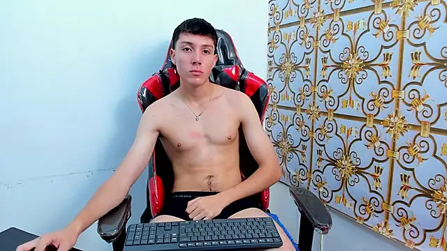 Snapshot of LittleDanny_ chatting on 10-15-25, 04:04 LittleDanny online show from 10-15-25, 04:04