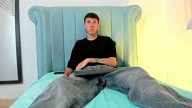 LittleDanny  online show from 03-10-26, 04:33