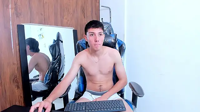 Snapshot of LittleDanny_ chatting on 09-21-25, 01:16 LittleDanny online show from 09-21-25, 01:16