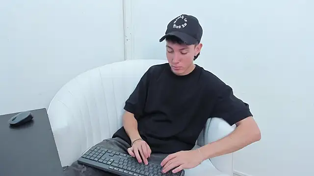 LittleDanny  online show from 11-12-25, 04:00