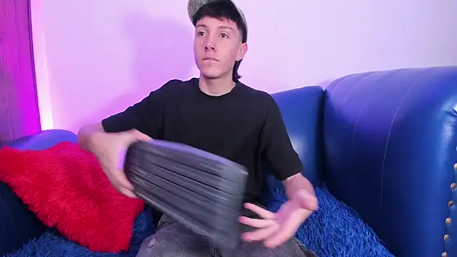 LittleDanny  online show from 04-22-26, 02:35