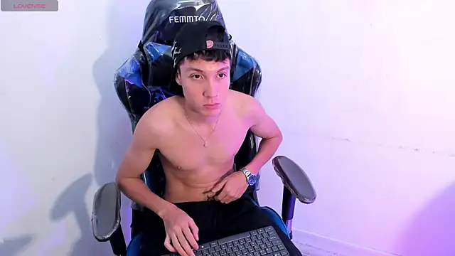 LittleDanny  online show from 02-11-26, 09:03