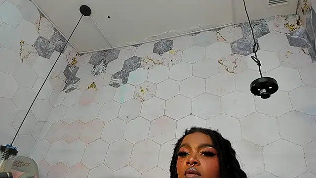 Anaa Fuentess online show from 12-18-25, 11:25