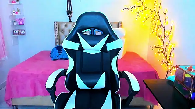 LenaStylesOA online show from 11-25-25, 12:49