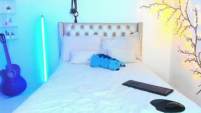 LenaStylesOA online show from 04-06-26, 08:32