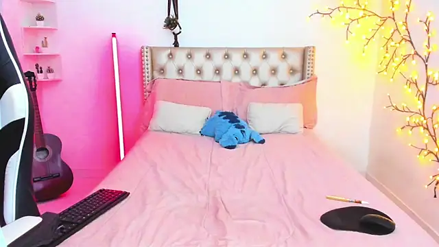 LenaStylesOA online show from 04-17-26, 08:55