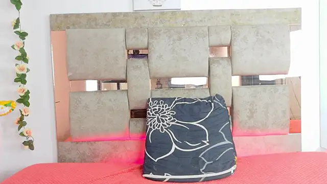 Natasha-Adams online show from 11-28-25, 09:04