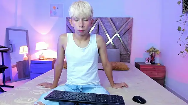 Hyunjin Son online show from 03-11-26, 12:54