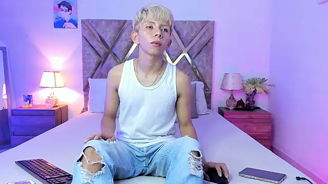 Hyunjin Son online show from 02-10-26, 12:42