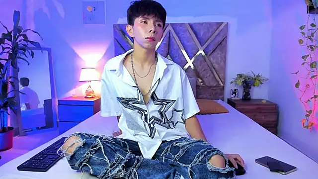 Hyunjin Son online show from 03-26-26, 02:26