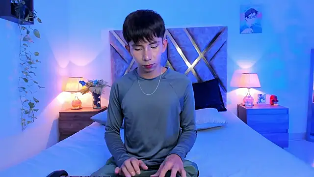 Hyunjin Son online show from 10-21-25, 08:30