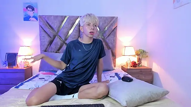 Hyunjin Son online show from 02-16-26, 04:38