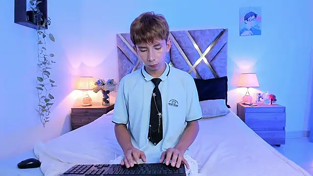 Hyunjin Son online show from 10-24-25, 10:53