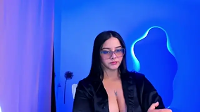 Snapshot of val_ferrer chatting on 10-07-25, 02:45 val ferrer online show from 10-07-25, 02:45