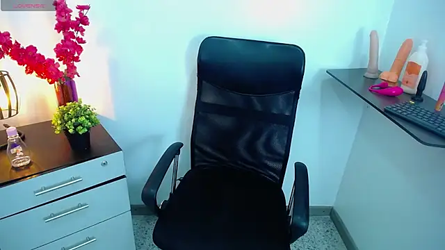 Snapshot of Miia_colliins chatting on 10-02-25, 01:36 Miia colliins online show from 10-02-25, 01:36