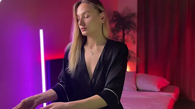 LovaMay online show from 05-31-26, 02:06