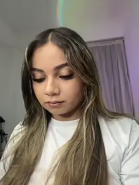 Snapshot of AnnyLopezzz_ chatting on 09-24-25, 05:47 AnnyLopezzz online show from 09-24-25, 05:47