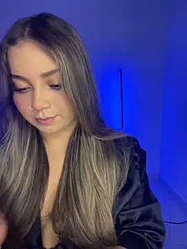 Snapshot of AnnyLopezzz_ chatting on 10-12-25, 04:14 AnnyLopezzz online show from 10-12-25, 04:14