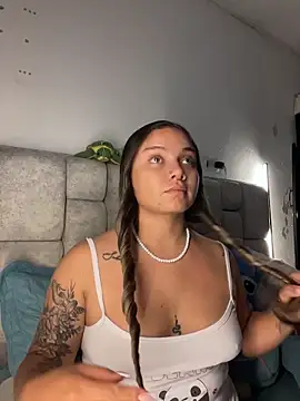 Snapshot of AnnyLopezzz_ chatting on 06-01-26, 06:02 AnnyLopezzz online show from 06-01-26, 06:02