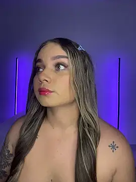 Snapshot of AnnyLopezzz_ chatting on 10-21-25, 01:38 AnnyLopezzz online show from 10-21-25, 01:38