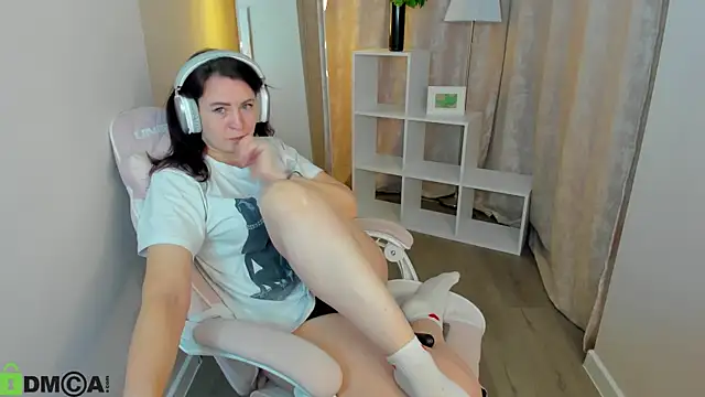 Lea shadom online show from 11-06-25, 01:09