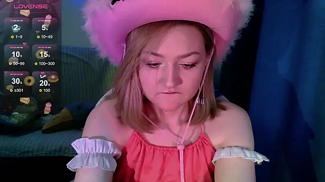 Snapshot of cute1stranger chatting on 10-24-25, 05:50 cute1stranger online show from 10-24-25, 05:50