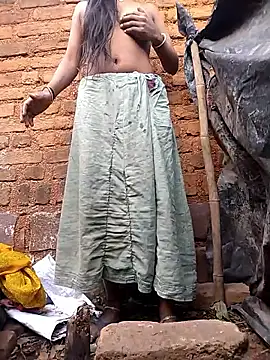 Snapshot of Idhika_Handoo chatting on 02-27-26, 02:12 Idhika Handoo online show from 02-27-26, 02:12