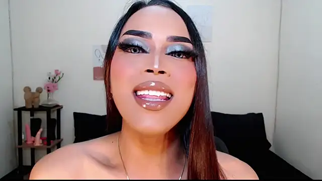 Snapshot of Lessandra_Lust chatting on 09-13-25, 02:50 Lessandra Lust online show from 09-13-25, 02:50