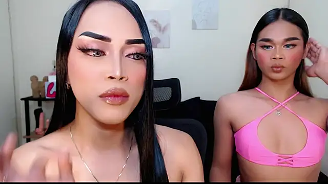 Snapshot of Lessandra_Lust chatting on 09-21-25, 04:23 Lessandra Lust online show from 09-21-25, 04:23