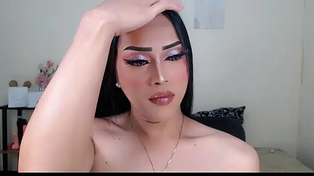 Snapshot of Lessandra_Lust chatting on 10-13-25, 03:30 Lessandra Lust online show from 10-13-25, 03:30