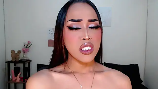 Snapshot of Lessandra_Lust chatting on 09-11-25, 03:12 Lessandra Lust online show from 09-11-25, 03:12