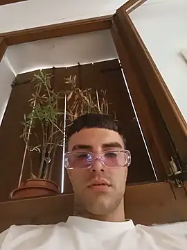 Snapshot of David_leons chatting on 05-25-26, 10:14 David leons online show from 05-25-26, 10:14