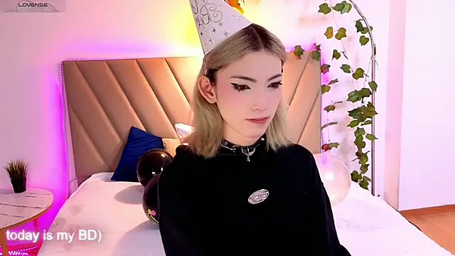 Snapshot of star_madison chatting on 07-19-26, 01:19 star madison online show from 07-19-26, 01:19