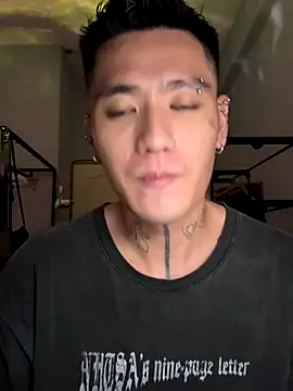 Snapshot of marz-z7-o chatting on 10-26-25, 01:44 marz-z7-o online show from 10-26-25, 01:44