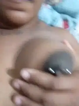 Snapshot of nessinha12 chatting on 10-29-25, 03:49 nessinha12 online show from 10-29-25, 03:49