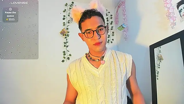 Snapshot of cute_sammy_1 chatting on 09-26-25, 12:01 cute sammy 1 online show from 09-26-25, 12:01