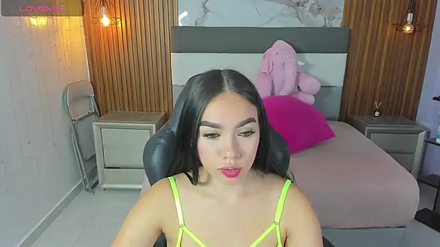 MOLLYSPENCER1 online show from 03-19-26, 06:52