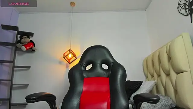 MOLLYSPENCER1 online show from 04-14-26, 06:57