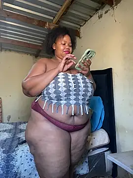 Snapshot of Curvycandy95 chatting on 07-17-26, 07:38 Curvycandy95 online show from 07-17-26, 07:38