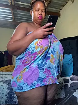 Snapshot of Curvycandy95 chatting on 05-30-26, 06:42 Curvycandy95 online show from 05-30-26, 06:42