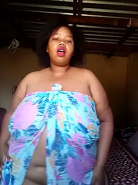 Snapshot of Curvycandy95 chatting on 10-16-25, 05:05 Curvycandy95 online show from 10-16-25, 05:05
