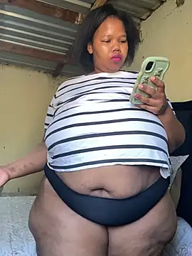 Snapshot of Curvycandy95 chatting on 07-21-26, 07:20 Curvycandy95 online show from 07-21-26, 07:20