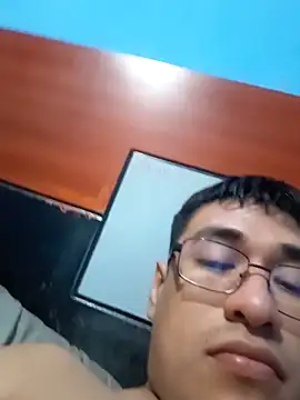 Snapshot of Exotic19cm chatting on 03-01-26, 02:06 Exotic19cm online show from 03-01-26, 02:06