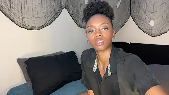 Trixie luv1 online show from 10-16-25, 12:46