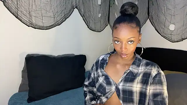 Trixie luv1 online show from 10-19-25, 12:19